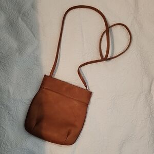 Elegant Tan Leather Shoulder Bag